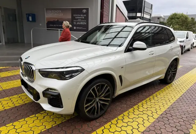 BMW X5 xDrive40d — zdjęcie pojazdu z aukcji