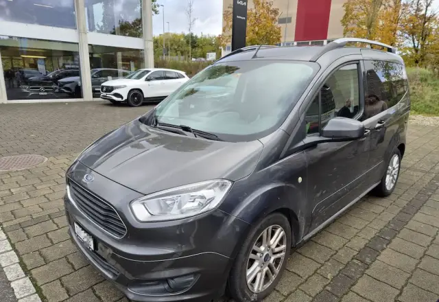 Ford Tourneo Courier — zdjęcie pojazdu z aukcji